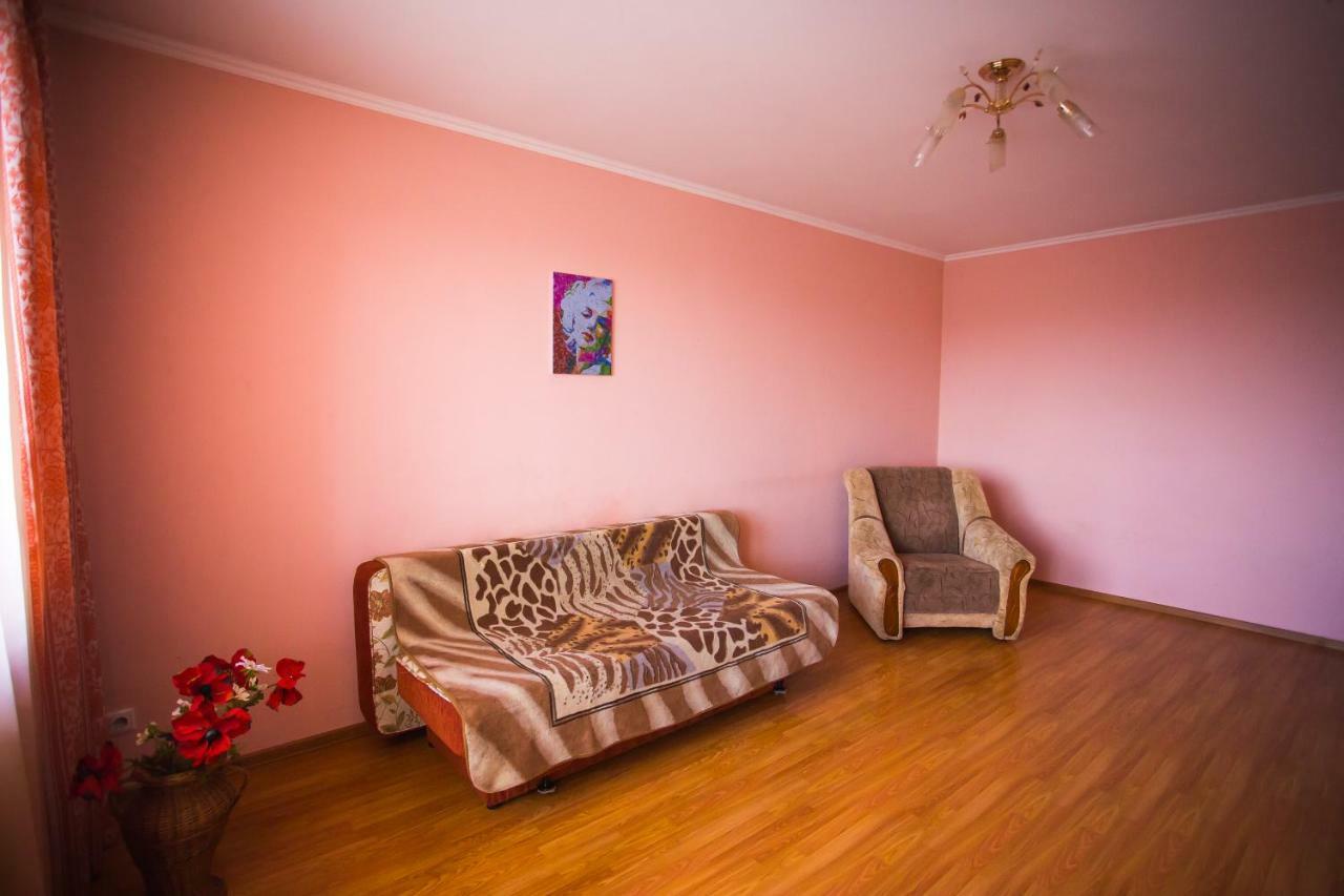 Like Home On Zaliznychna 9 Ivano-Frankivsk Exteriér fotografie